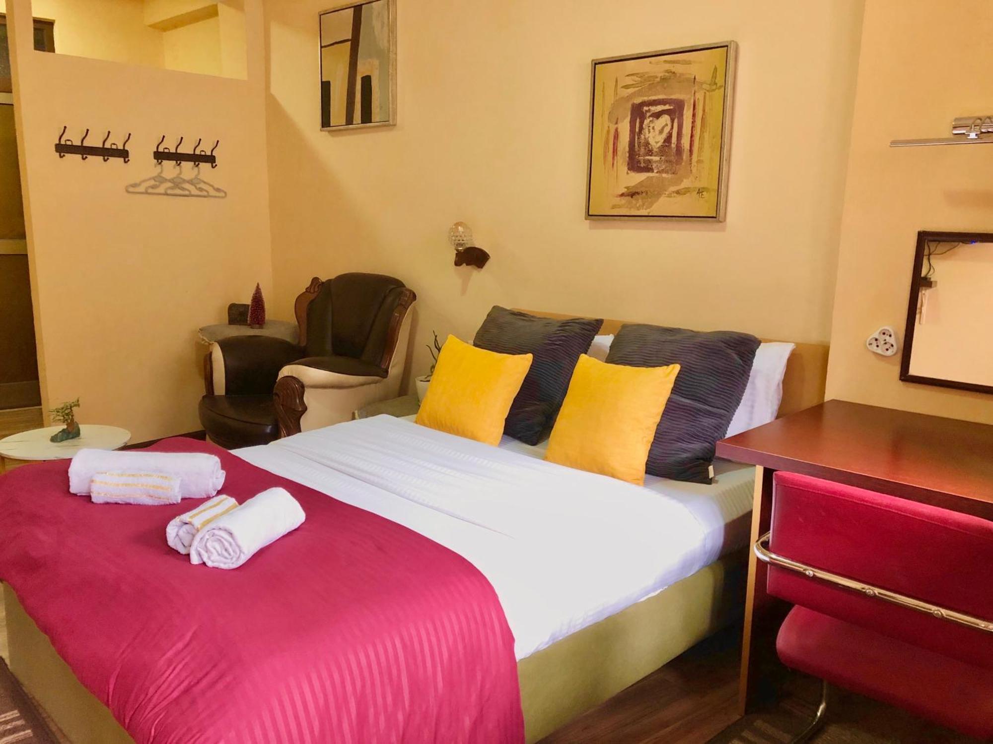 Urban Boutique Hotel プリシュティナ エクステリア 写真