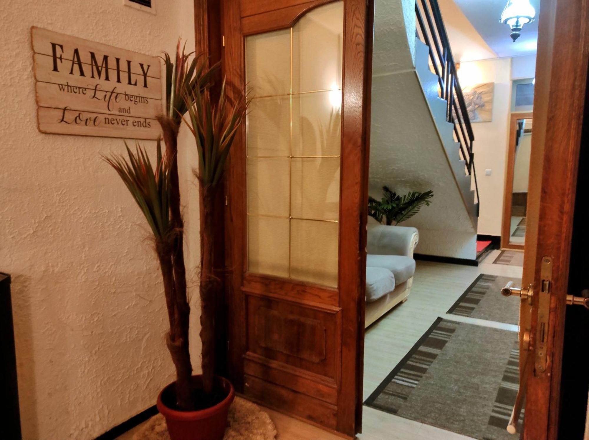 Urban Boutique Hotel プリシュティナ エクステリア 写真